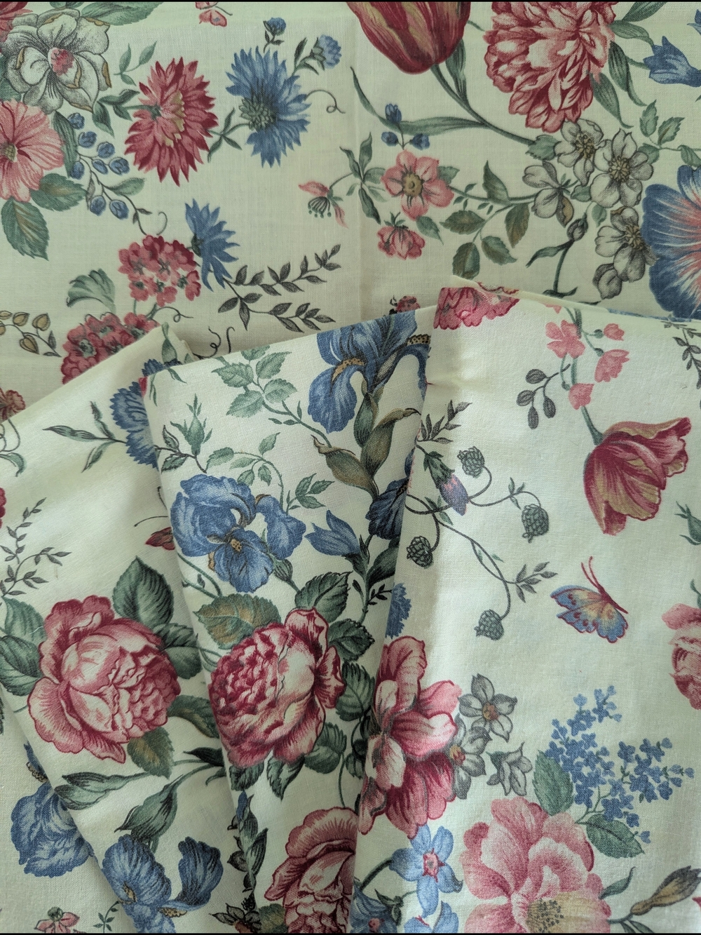 English Garden Williams-Sonoma-Style Napkins in Cream with Red & Blue Flowers